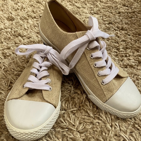 Air Walks Canvas - Picture 1 of 5